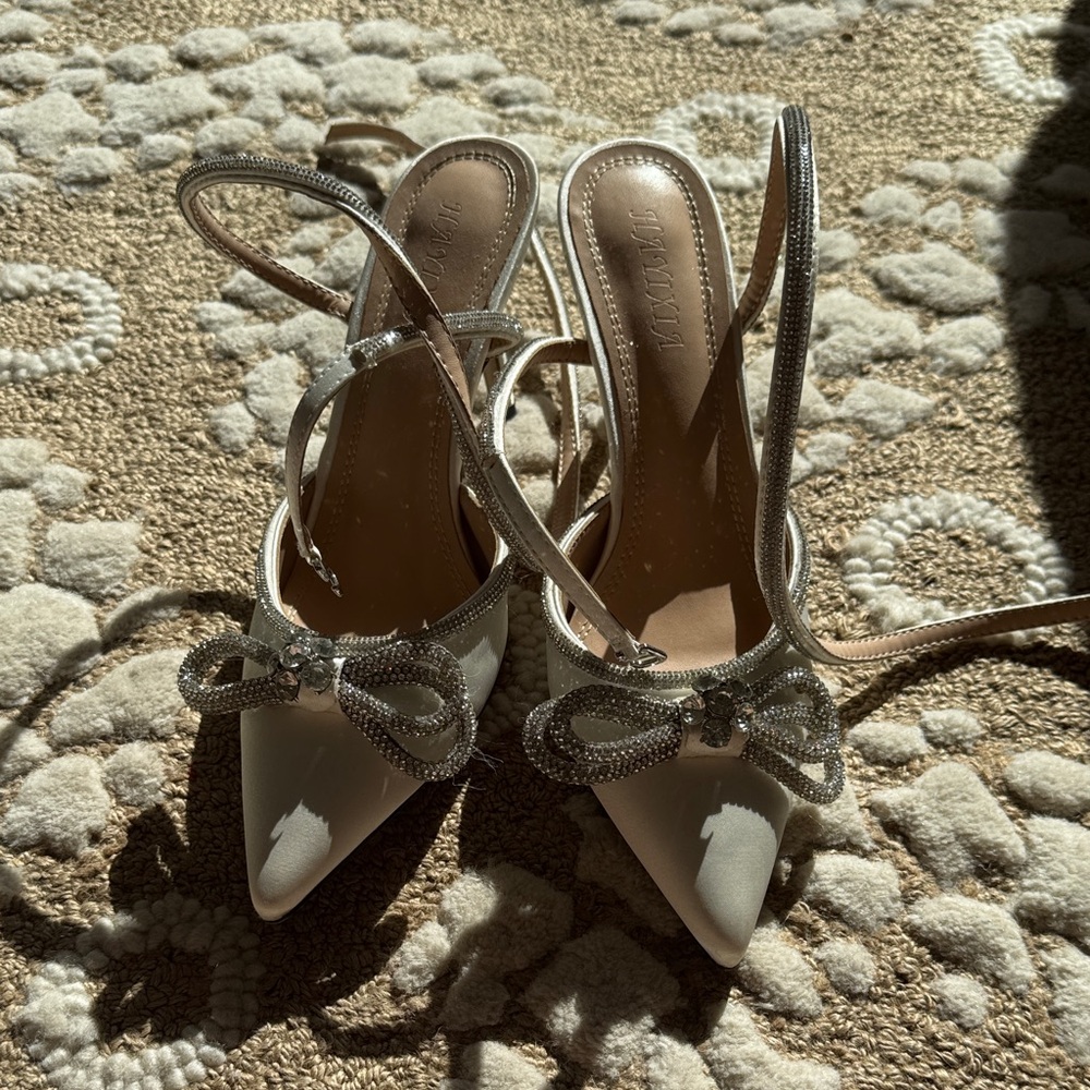 White bow heels satin never been worn